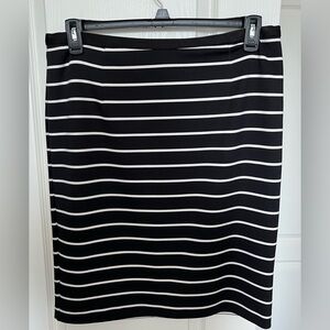 CALVIN KLEIN women’s pencil skirt size L. Gorgeous! Perfect fit. Elegant & chic.